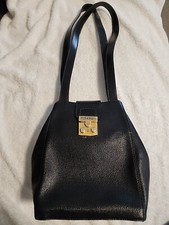 Bolsa de mão vintage Victor Hugo couro texturizado preto com trava dourada feita no Brasil comprar usado  Enviando para Brazil