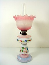 Lampe pétrole opaline d'occasion Lampe pétrole opaline d'occasion  Saint-Alban-de-Montbel