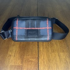 Bolsa tiracolo Coach Carrier telefone com janela xadrez estampa C6819 azul marinho comprar usado  Enviando para Brazil