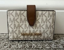Estojo de cartão Michael Kors jet set viagem couro saffiano médio acordeão - logotipo comprar usado  Enviando para Brazil