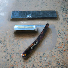 Antiga lâmina de barbear reta impecável Solingen com estojo de coleção de barbeiro comprar usado  Enviando para Brazil