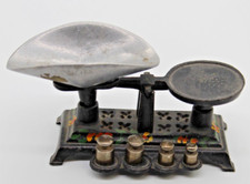 Usado, Balança de equilíbrio vintage miniatura de ferro fundido com 4 pesos e colher comprar usado  Enviando para Brazil