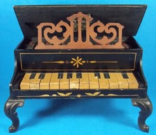 19º c.Mini brinquedo piano 12 teclas estojo estampado placa de som com barras de metal bom!! comprar usado  Enviando para Brazil