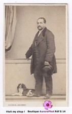Homme pose chien d'occasion  Chaumont
