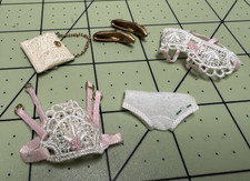 Conjunto miniatura 1:12 para damas - Lencería, cartera y tacones de metal pintado segunda mano  Embacar hacia Mexico
