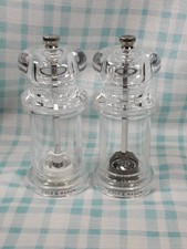 Moedores de sal e pimenta Cole and Mason acrílico 5,5" = detalhes em tom claro/prata comprar usado Moedores de sal e pimenta Cole and Mason acrílico 5,5" = detalhes em tom claro/prata comprar usado  Enviando para Brazil