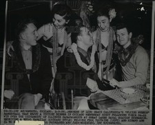 1956 Press Photo Long Beach CA Flying Wheels após vitória vs U de Illinois comprar usado  Enviando para Brazil