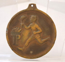 Medalha esportiva vintage da RDA década de 1960 menino tocha da organização pioneira Ernst Thalmann comprar usado  Enviando para Brazil