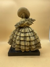 Dama statua cacciapuoti usato  Bari