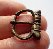 Una hebilla de bronce en forma de D medieval tardía rara y perfecta - hallazgo de detección de metales. segunda mano  Embacar hacia Mexico
