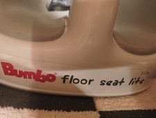 Assento de chão infantil Bumbo cinza frio com arnês ajustável comprar usado Assento de chão infantil Bumbo cinza frio com arnês ajustável comprar usado  Enviando para Brazil