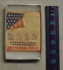 2013 Barak Obama Inauguracja polityczna Ceramiczna przysługa PENSYLVANIA SOCIETY, używany na sprzedaż 2013 Barak Obama Inauguracja polityczna Ceramiczna przysługa PENSYLVANIA SOCIETY, używany na sprzedaż  Wysyłka do Poland