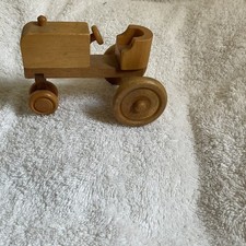 Mini brinquedo trator feito à mão de madeira natural feito seminovo comprar usado  Enviando para Brazil