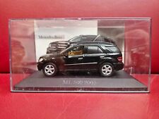 Używany, Altaya Mercedes-Benz ML 500 2005 czarny 1:43 w idealnym stanie w szafce na sprzedaż  PL