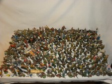 Enorme lot figurine d'occasion  Maubeuge