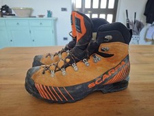 Scarponi scarpa ribelle usato  San Salvatore Monferrato