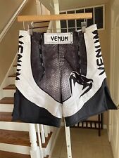 Shorts de luta Venum Muay Thai MMA preto e branco cordão 9" costura interna tamanho 28 comprar usado  Enviando para Brazil