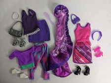 Lote De 4 Trajes Talla Barbie Ropa Y Accesorios Vestidos Yoga Conjunto Falda segunda mano  Embacar hacia Mexico