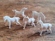 Chevaux porcelaine 5 d'occasion  Soyaux