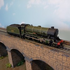 Hornby. r683 schools for sale Hornby. r683 schools for sale  EYE