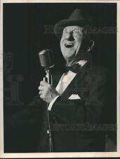 1968 Press Photo cantor e comediante Jimmy Durante canta ao microfone - sax10117, usado comprar usado  Enviando para Brazil