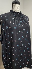 Blusa Elle XXL sem mangas gola simulada super fofa! Excelente estado usado! Preto com flores 💐 comprar usado  Enviando para Brazil