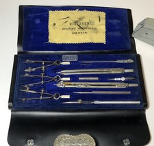 JUEGO DE HERRAMIENTAS DE DIBUJO NACIONAL DIETZGEN DE COLECCIÓN COMPLETO EN ESTUCHE DE TERCIOPELO segunda mano  Embacar hacia Mexico