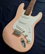 Guitarra elétrica Squier Affinity Series 2012 shell rosa usada comprar usado  Enviando para Brazil