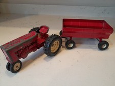 Trator e reboque agrícola vintage anos 70 Ertl aço prensado vermelho Farmall International comprar usado  Enviando para Brazil