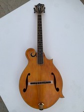 Mandocello sculpté main d'occasion  Expédié en France