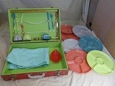 Conjunto/mala de ar de piquenique vintage Royalshire com pratos, xícaras, utensílios, mesa+, usado comprar usado  Enviando para Brazil