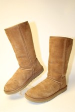 Ugg classic tall d'occasion  Expédié en Belgium