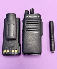 Rádio bidirecional Motorola XPR 3300e 403-512MHz AAH02RDC9VA1AN com bateria comprar usado  Enviando para Brazil