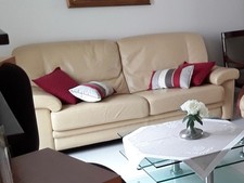 Canapé cuir beige d'occasion  Montesson