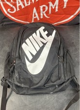Mochila Nike masculina preta com estampa gráfica com zíper e alça ajustável comprar usado Mochila Nike masculina preta com estampa gráfica com zíper e alça ajustável comprar usado  Enviando para Brazil