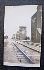 Cartão postal foto real RPPC de elevadores de silo de grãos Arcola Saskatchewan. Canadá comprar usado Cartão postal foto real RPPC de elevadores de silo de grãos Arcola Saskatchewan. Canadá comprar usado  Enviando para Brazil