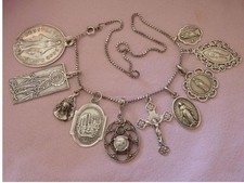 Lot collier 10medailles d'occasion  Fouras