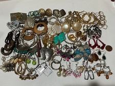 Lote de 50 pares (100 peças) de brincos perfurados. Do vintage ao moderno. Grande variedade. comprar usado  Enviando para Brazil