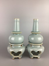 Canção/Yuan chinesa 13C 宋元 龍泉粉青釉淨瓶帶座Um par de vasos e assentos Longquan celadon comprar usado  Enviando para Brazil