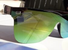 Occhiali sole unisex usato  Cerveteri