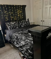 Bedroom furniture set for sale  Grand Prairie