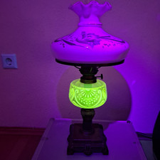 Antique Petroleum Lamp a Uranium Glass Table Lamp  comprar usado  Enviando para Brazil