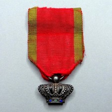 Crown with ribbon. d'occasion  Troyes