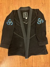 Kimono Origin Jiu Jitsu Gi tamanho M preto costura contraste ouro azul artes marciais comprar usado Kimono Origin Jiu Jitsu Gi tamanho M preto costura contraste ouro azul artes marciais comprar usado  Enviando para Brazil