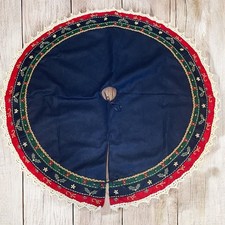 Saia frisada de madeira da árvore de Natal com laço e multicolor bordado detalhado comprar usado Saia frisada de madeira da árvore de Natal com laço e multicolor bordado detalhado comprar usado  Enviando para Brazil