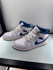 Tênis de basquete Nike Air Jordan 1 Mid SE juvenil tamanho 1Y branco azul comprar usado  Enviando para Brazil