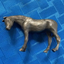 Estatueta de cavalo de metal fundido 3-1/2" x 2/1/4" x 1" comprar usado  Enviando para Brazil