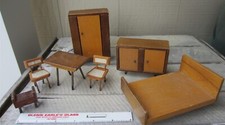 Usado, Vintage DOL TOI Inglaterra Móveis de Madeira para Casa de Bonecas LOTE CMM Armário Cadeira Mesa + comprar usado  Enviando para Brazil