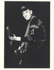 Truque barato Rick Nielsen tocando guitarra em concerto foto original 6x8 carimbada  comprar usado  Enviando para Brazil