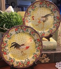 (2) American Atelier~Pratos de Jantar de 10,75 pol.~PETITE PROVENCE #5074~Ambos Diferentes~ comprar usado (2) American Atelier~Pratos de Jantar de 10,75 pol.~PETITE PROVENCE #5074~Ambos Diferentes~ comprar usado  Enviando para Brazil